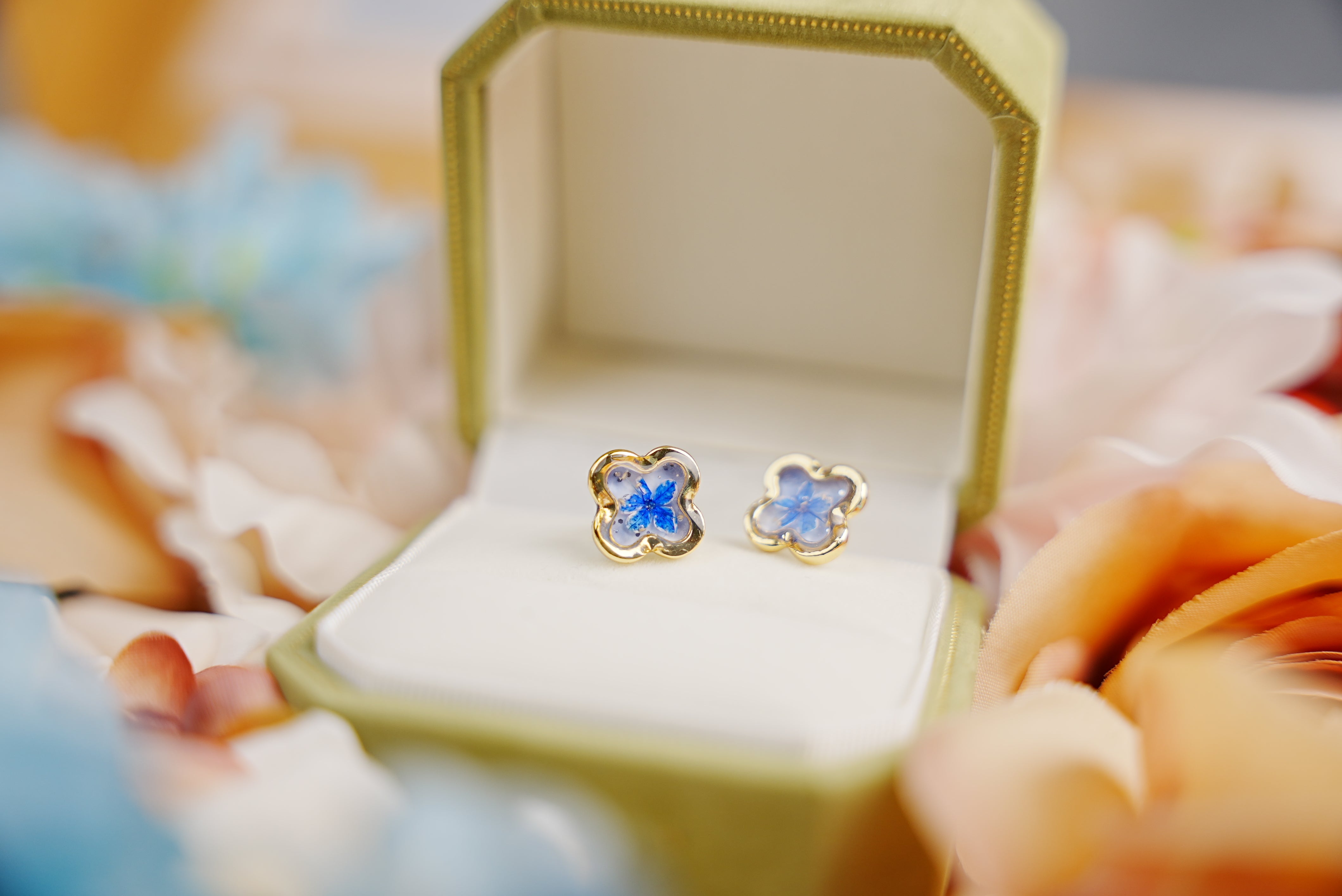 Fresh Flower Ear Studs: Elegant Floral Jewelry