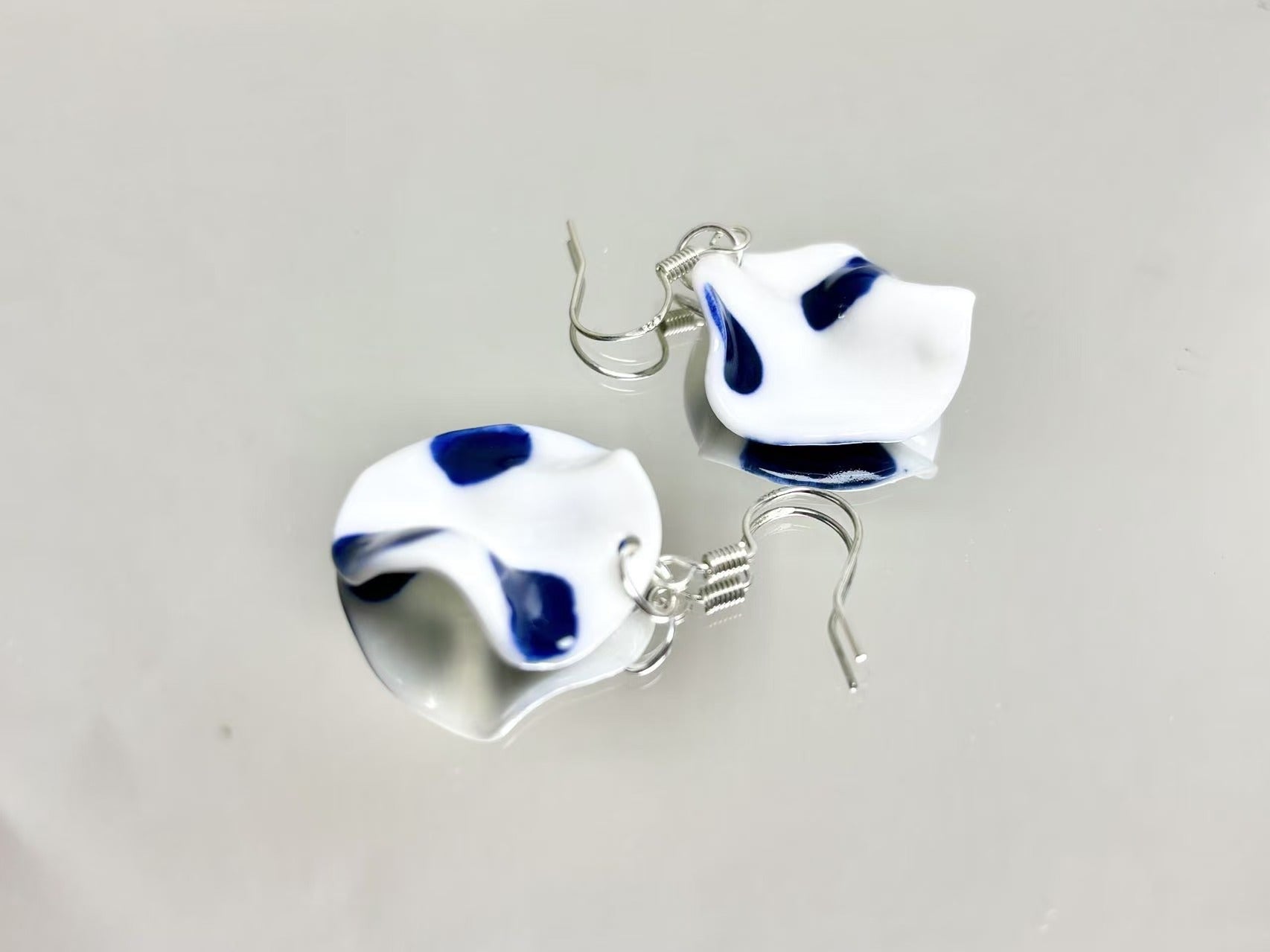 Flowing Clouds by the Ears