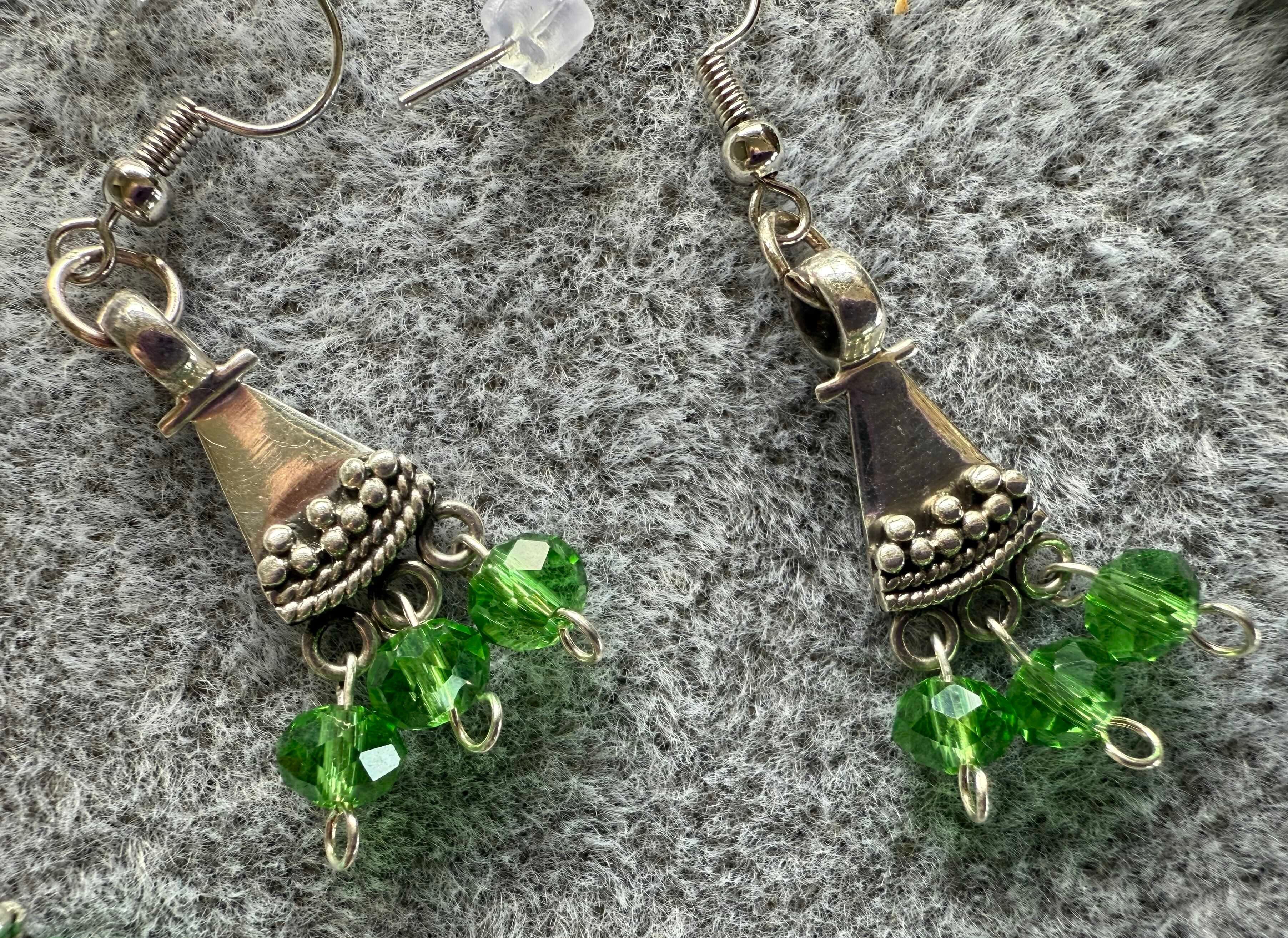 101  Green Gaspeite Pendant Necklace And Earring Set