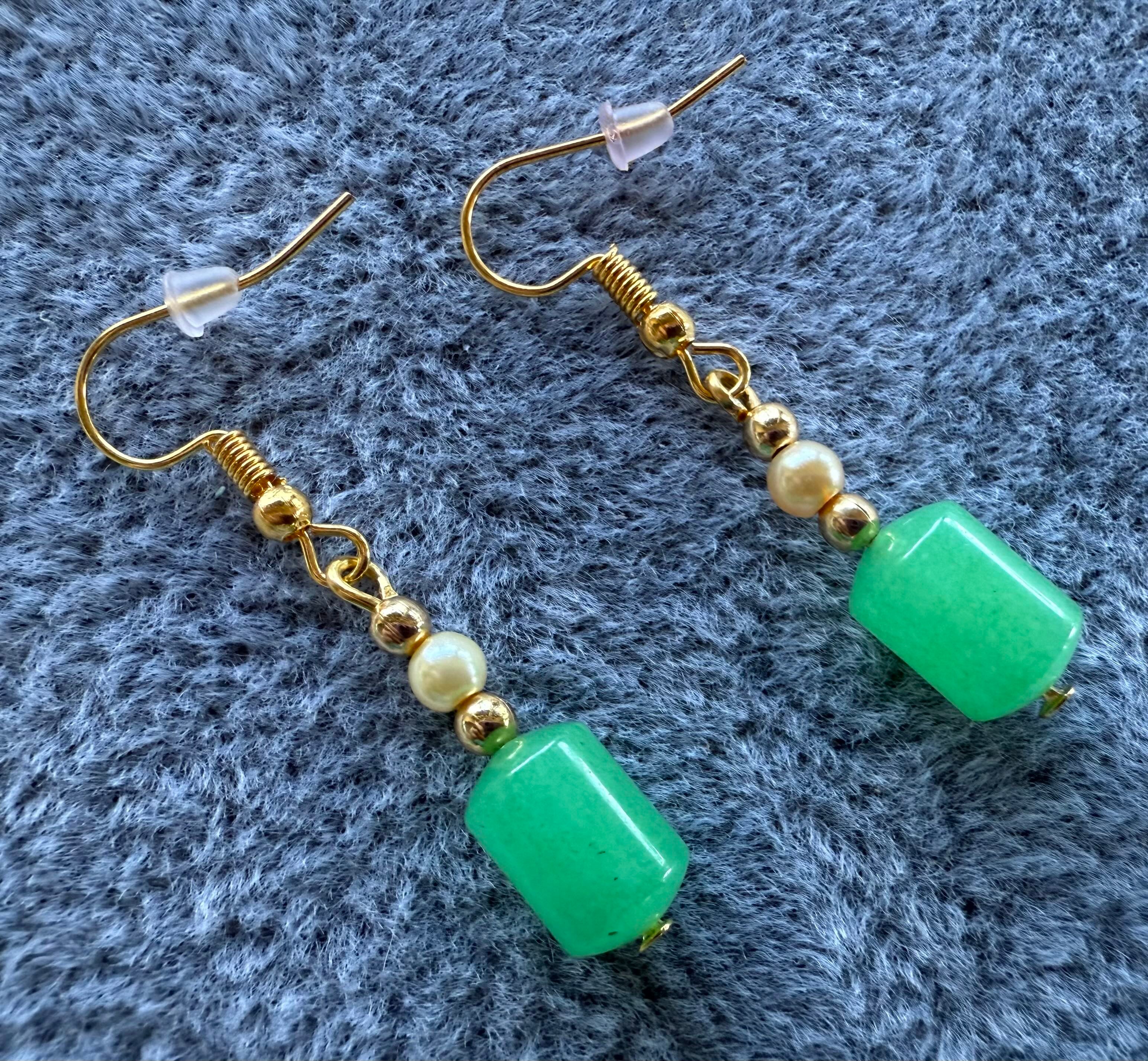 107  Green and Gold Pendant Necklace and Earring Set