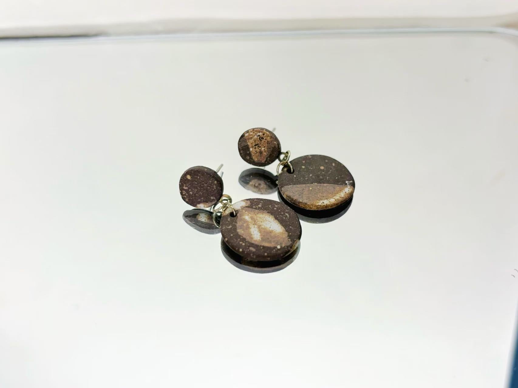 Flowing Clouds by the Ears