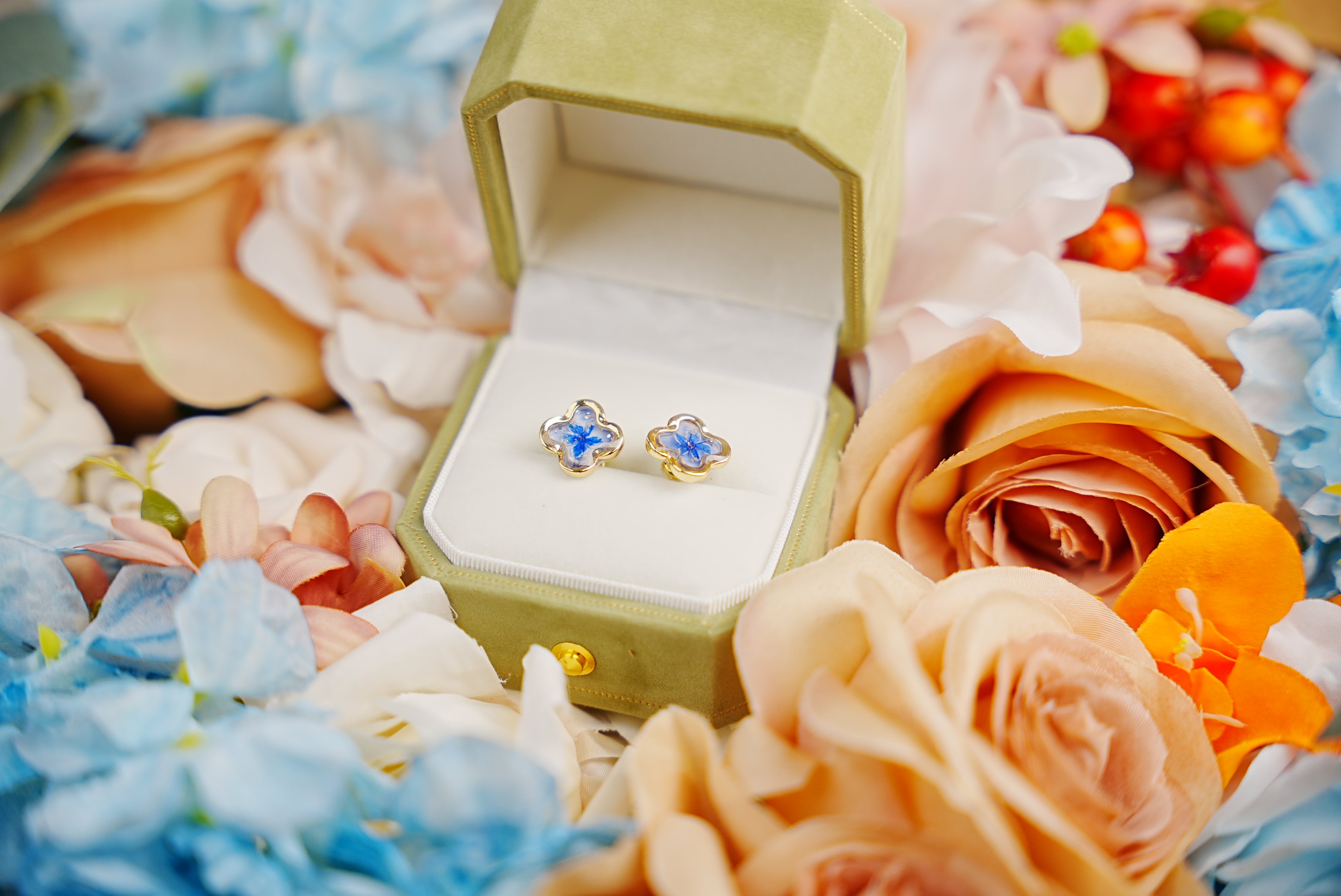 Fresh Flower Ear Studs: Elegant Floral Jewelry