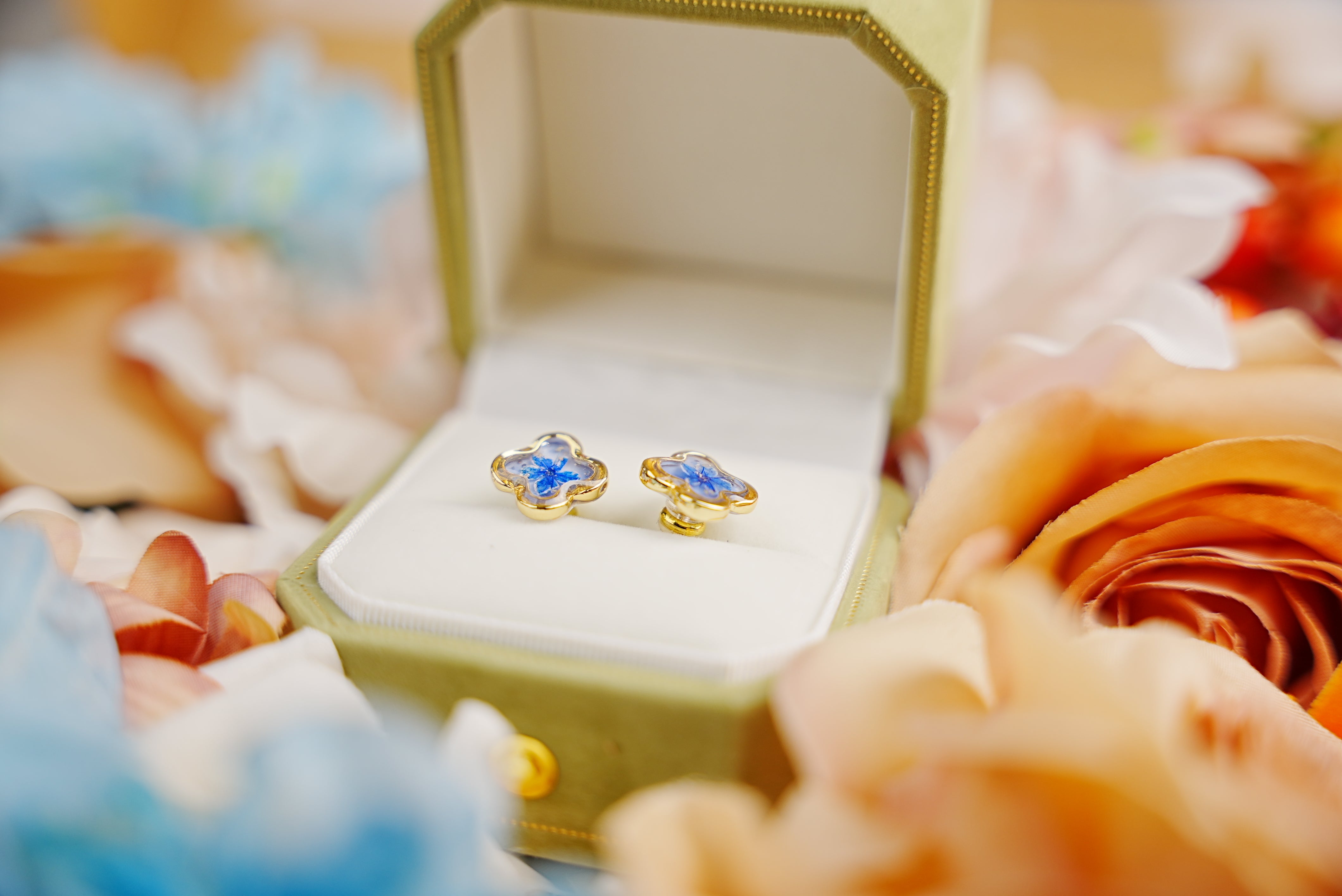 Fresh Flower Ear Studs: Elegant Floral Jewelry