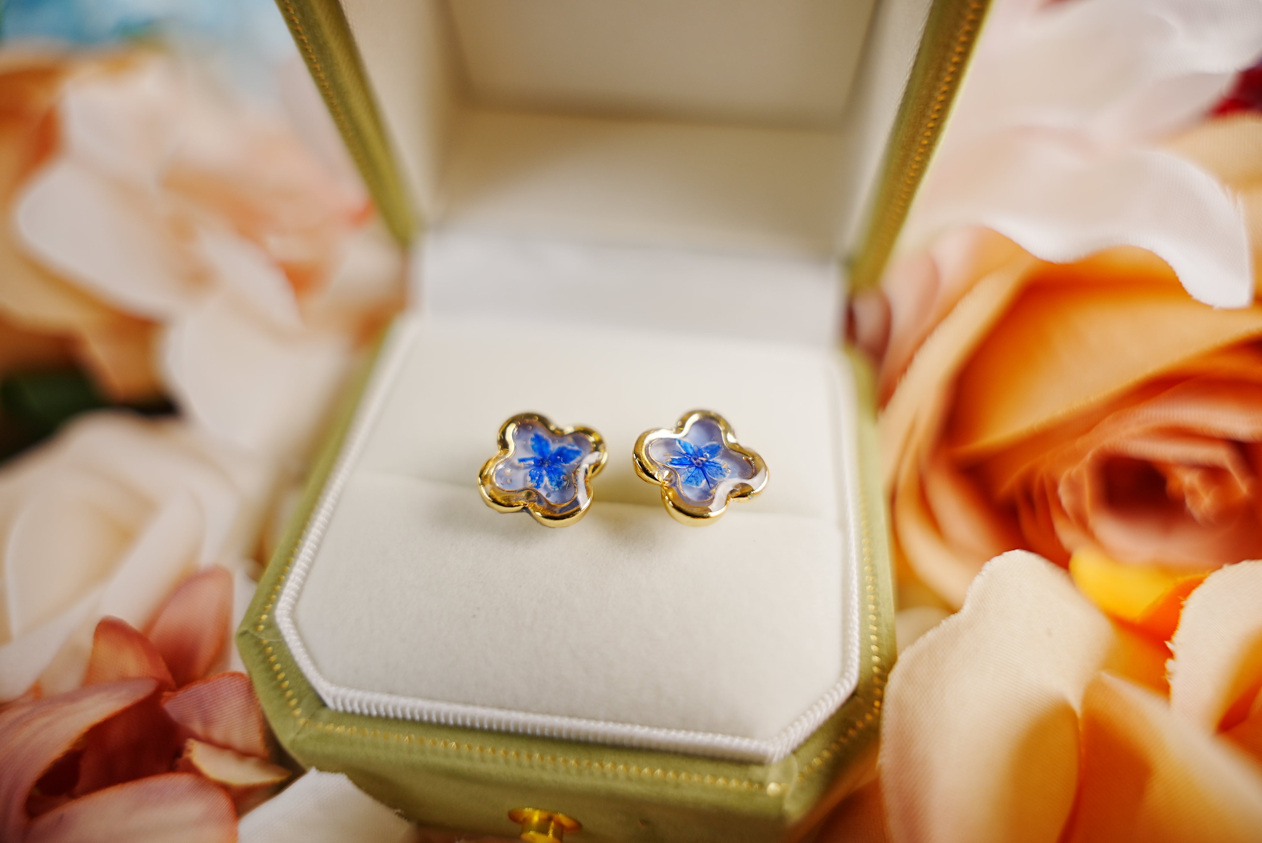 Fresh Flower Ear Studs: Elegant Floral Jewelry