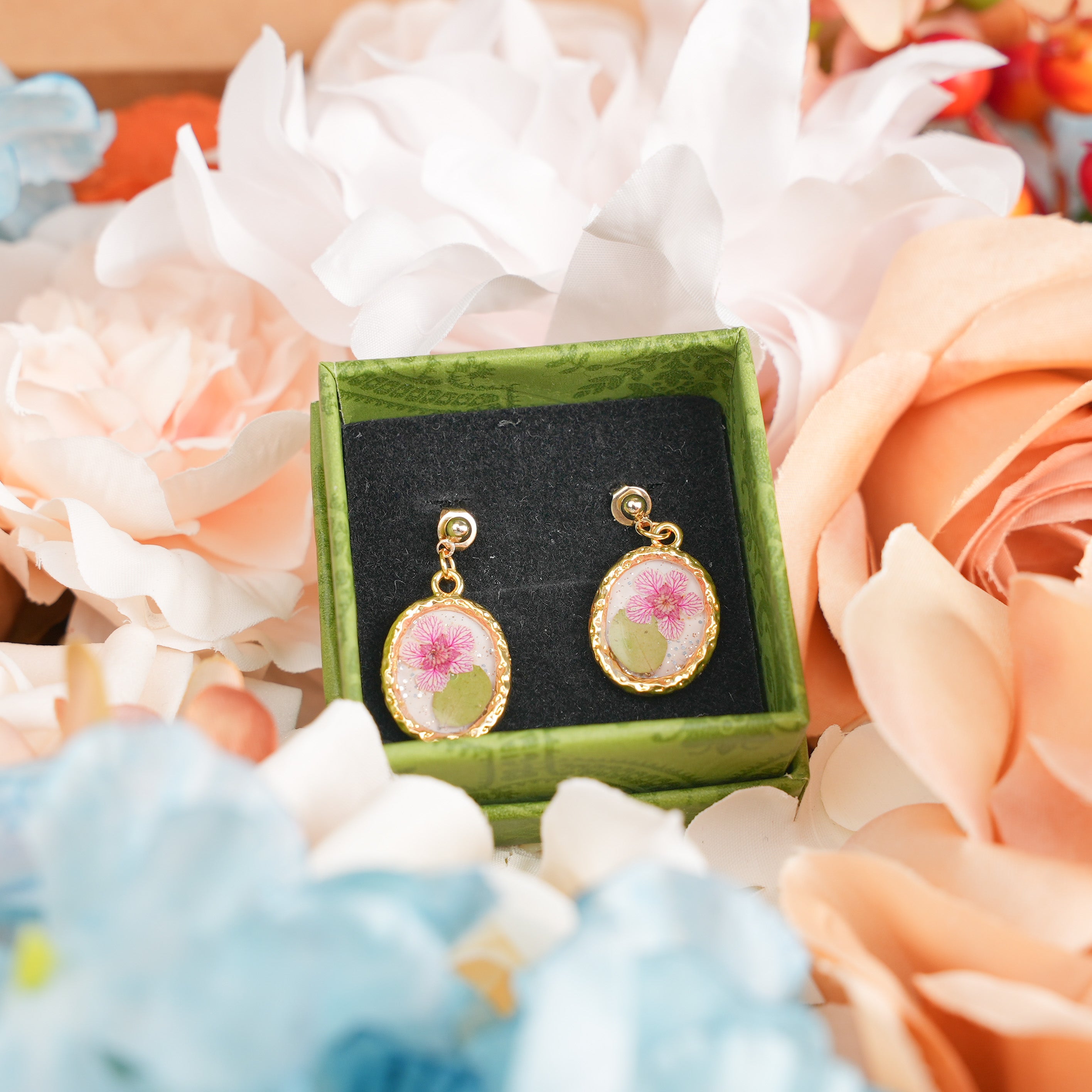 Fresh Flower Ear Studs: Elegant Floral Jewelry