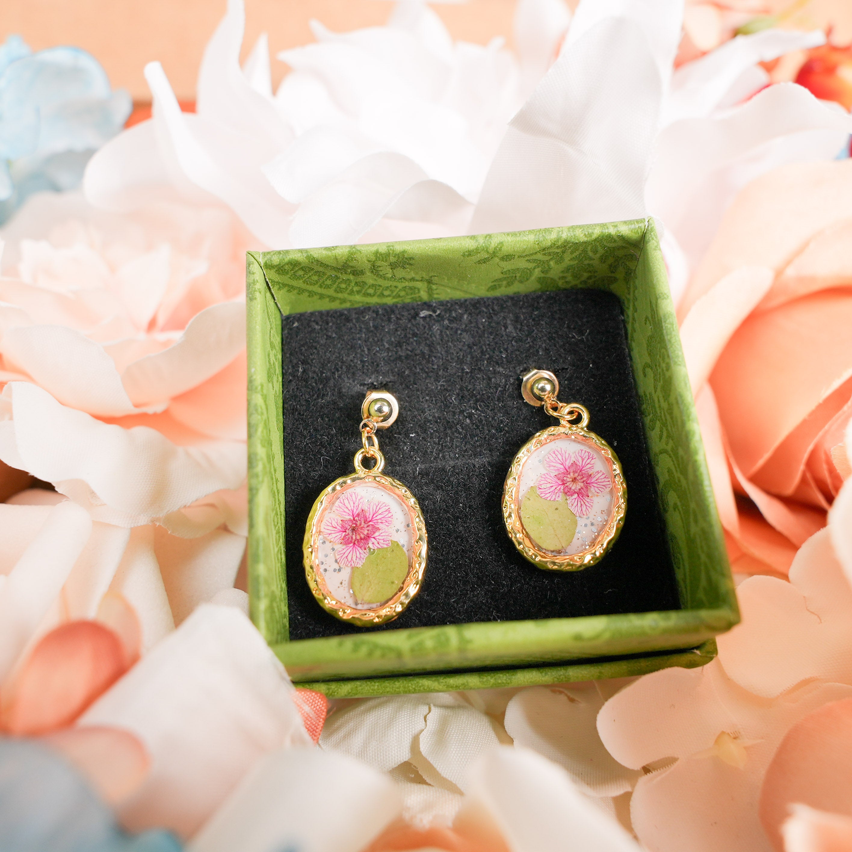 Fresh Flower Ear Studs: Elegant Floral Jewelry