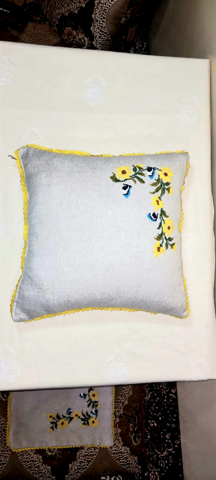 Handmade cushion cover - Embroidered