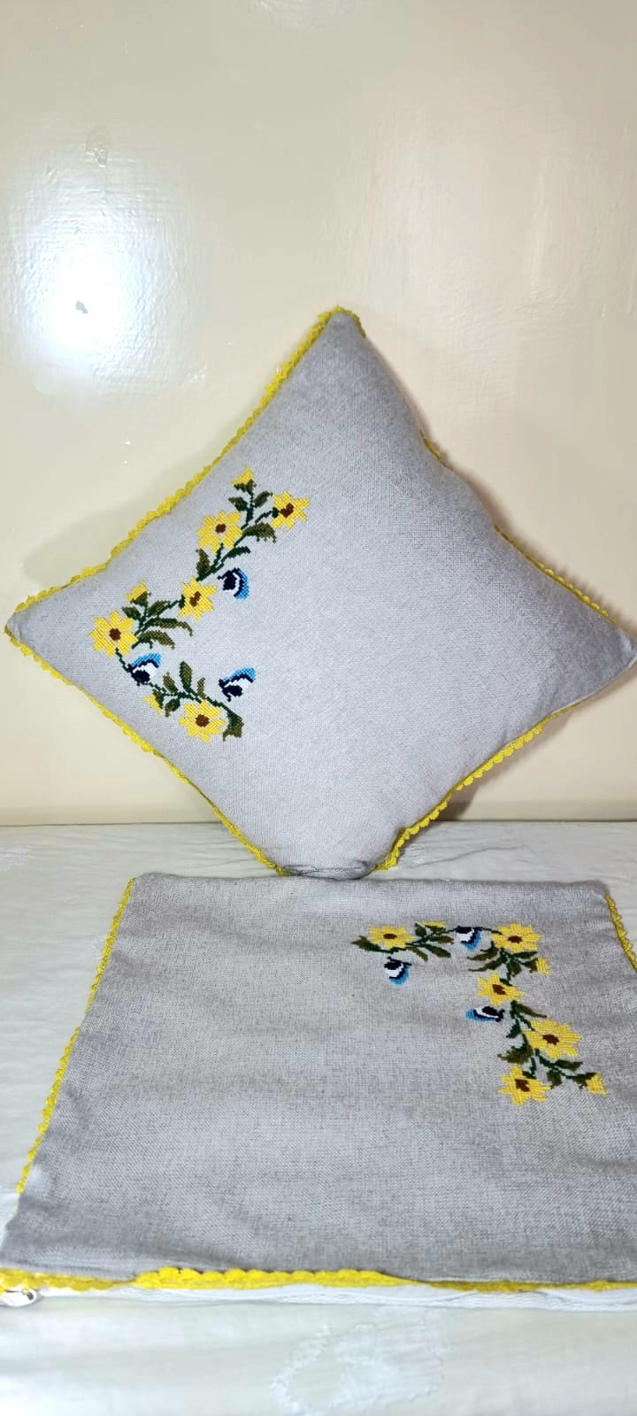 Handmade cushion cover - Embroidered