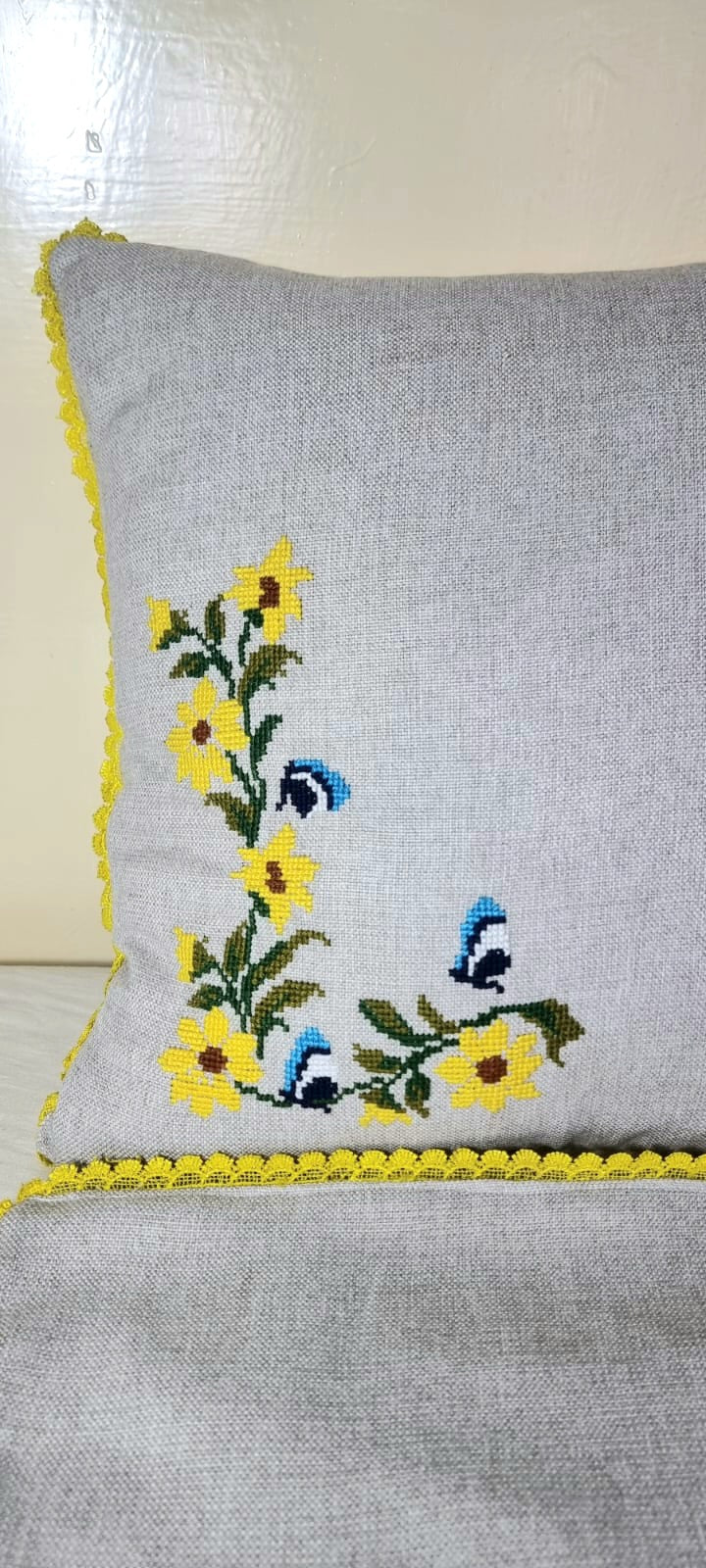 Handmade cushion cover - Embroidered