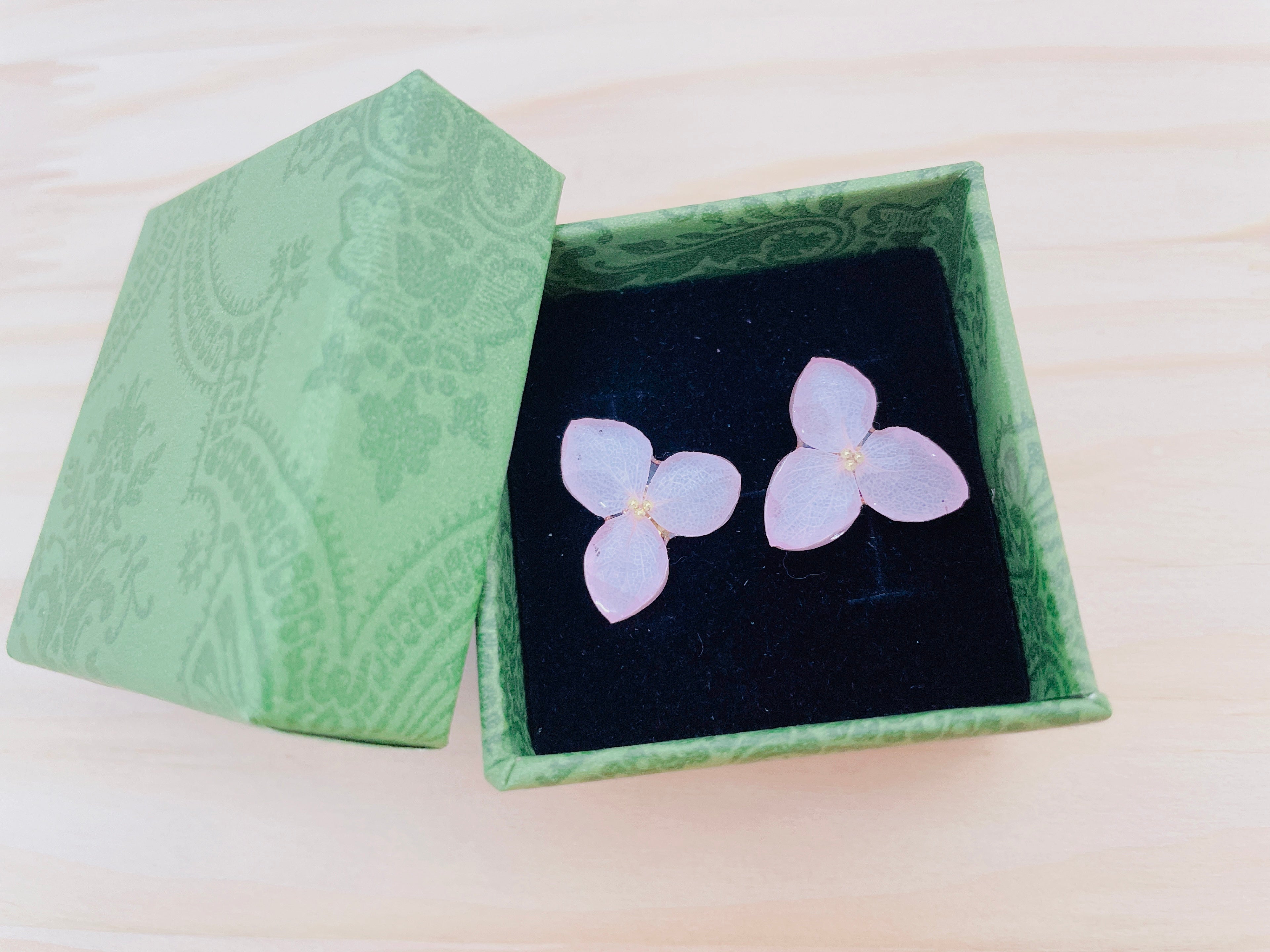 Fresh Flower Ear Studs: Elegant Floral Jewelry