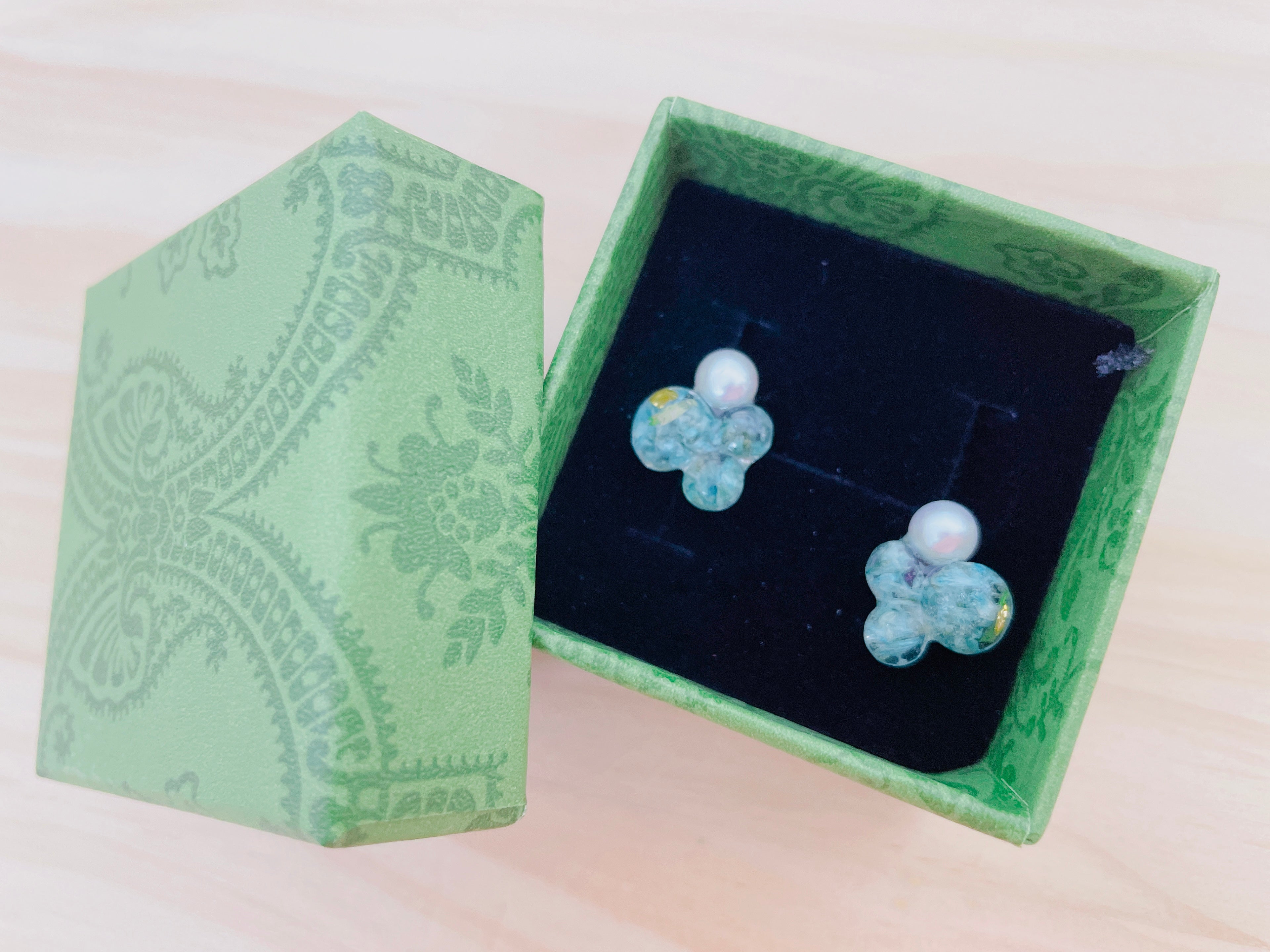 Fresh Flower Ear Studs: Elegant Floral Jewelry