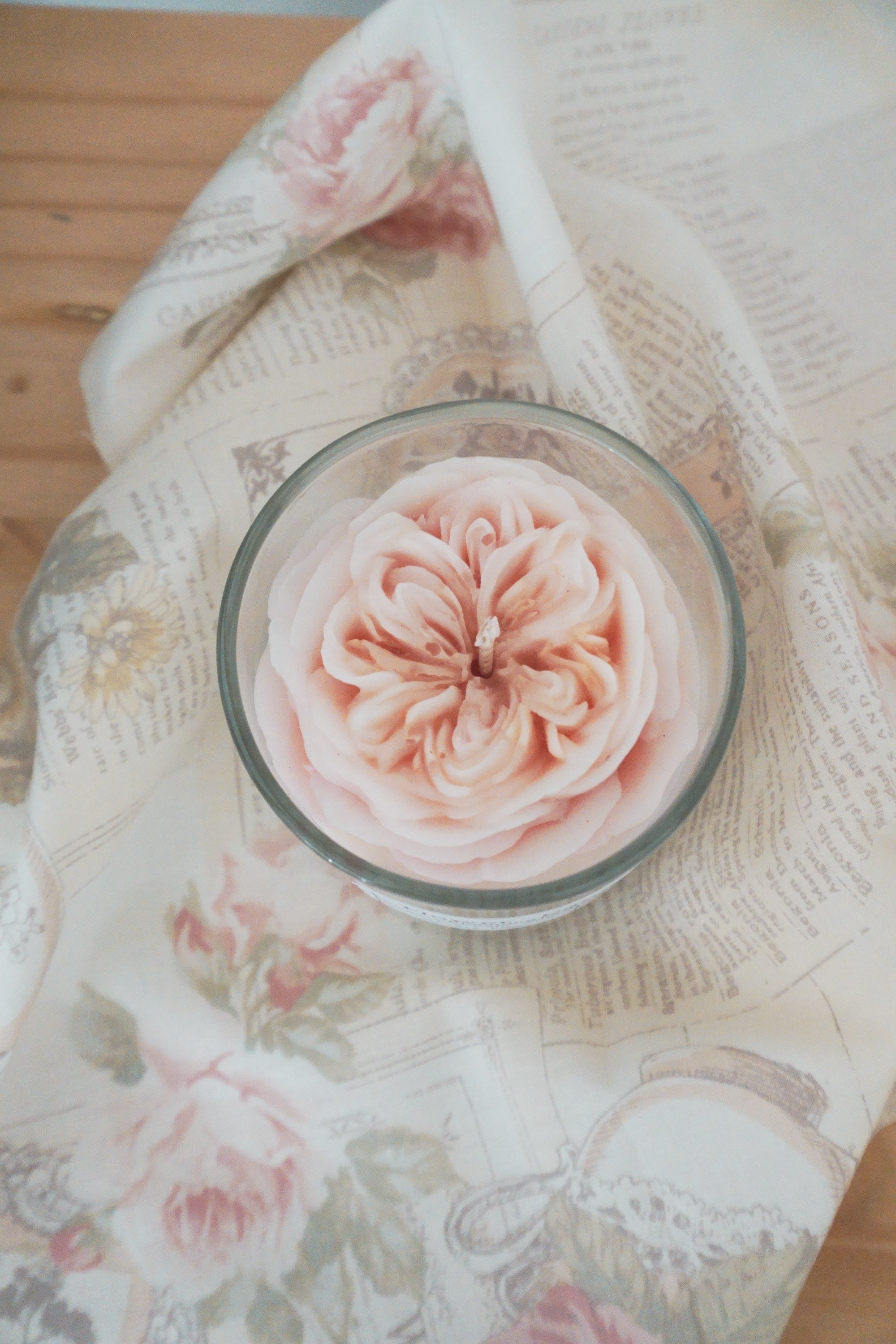 Blooming Path – Austin Rose Candle