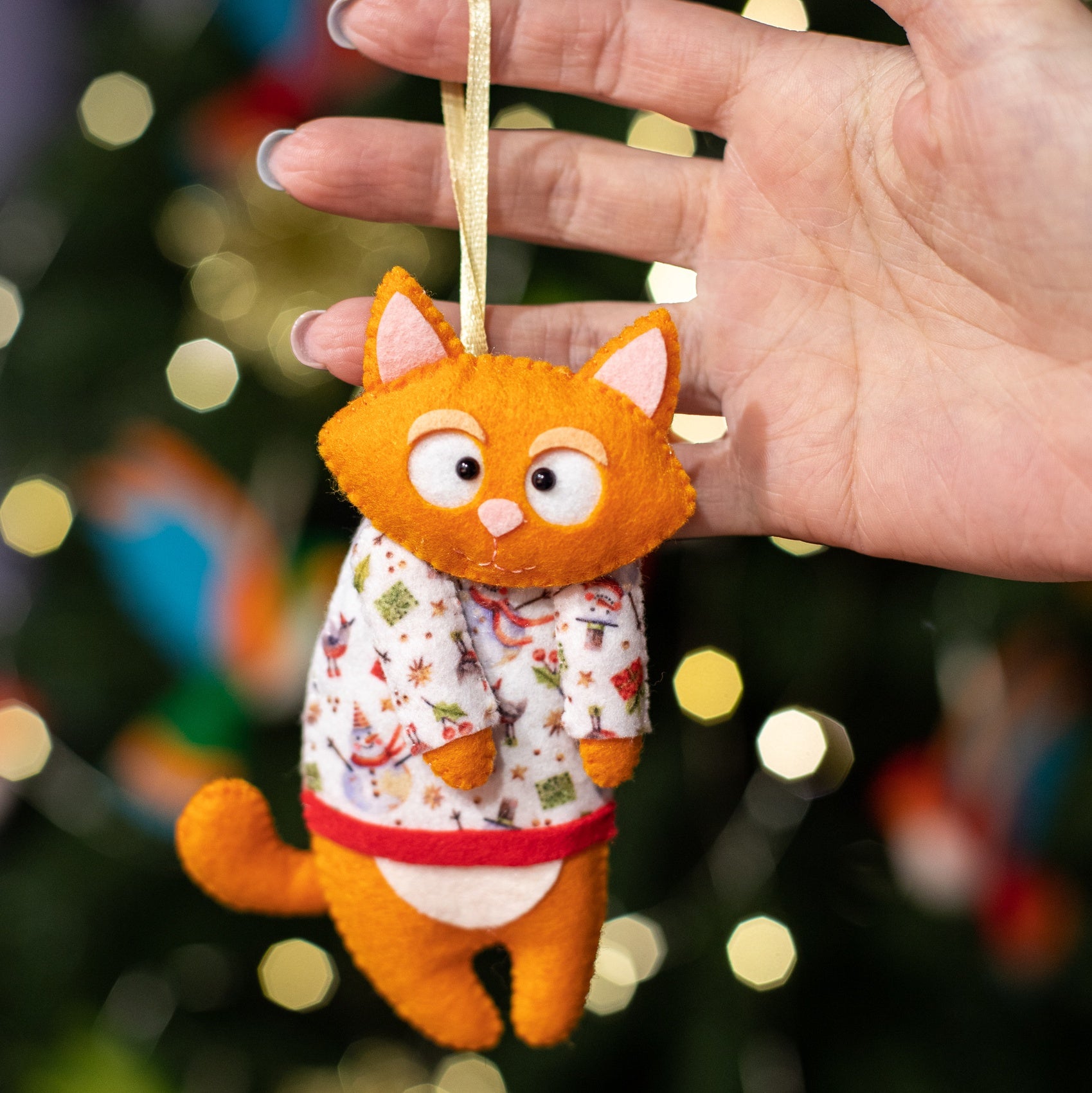 Felt cat ornaments wear in festive multicolored sweater