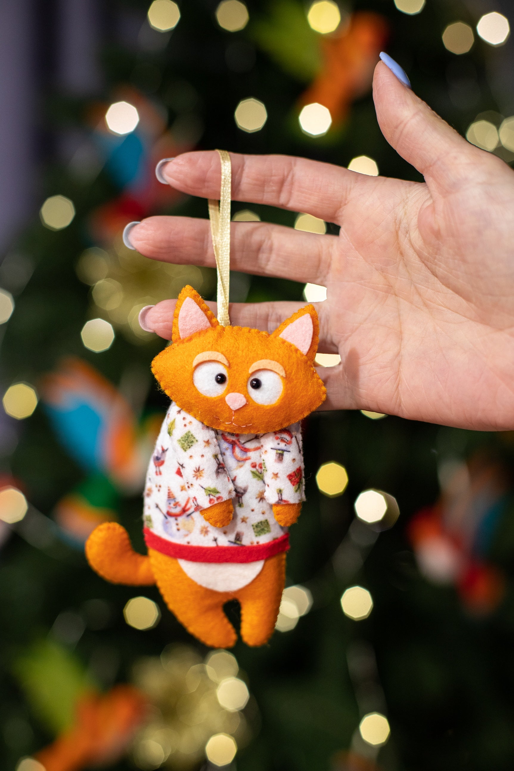 Felt cat ornaments wear in festive multicolored sweater